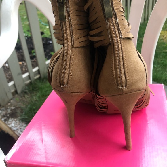 Fringe heel booties - Picture 3 of 3